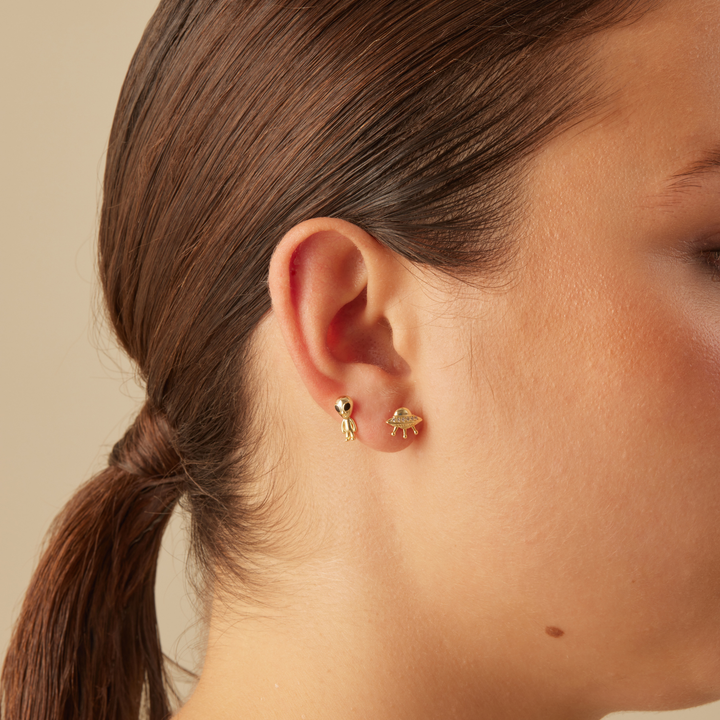ASYMMETRISCHE GOLDENE MARTIEN OHRRINGE