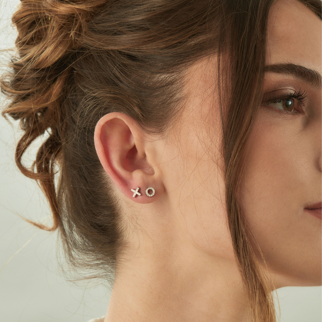ASYMMETRISCHE OHRRINGE AUS SILBER XOXO  
