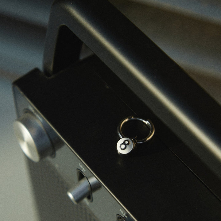 PIERCING OORBEL RING 8-BALL
