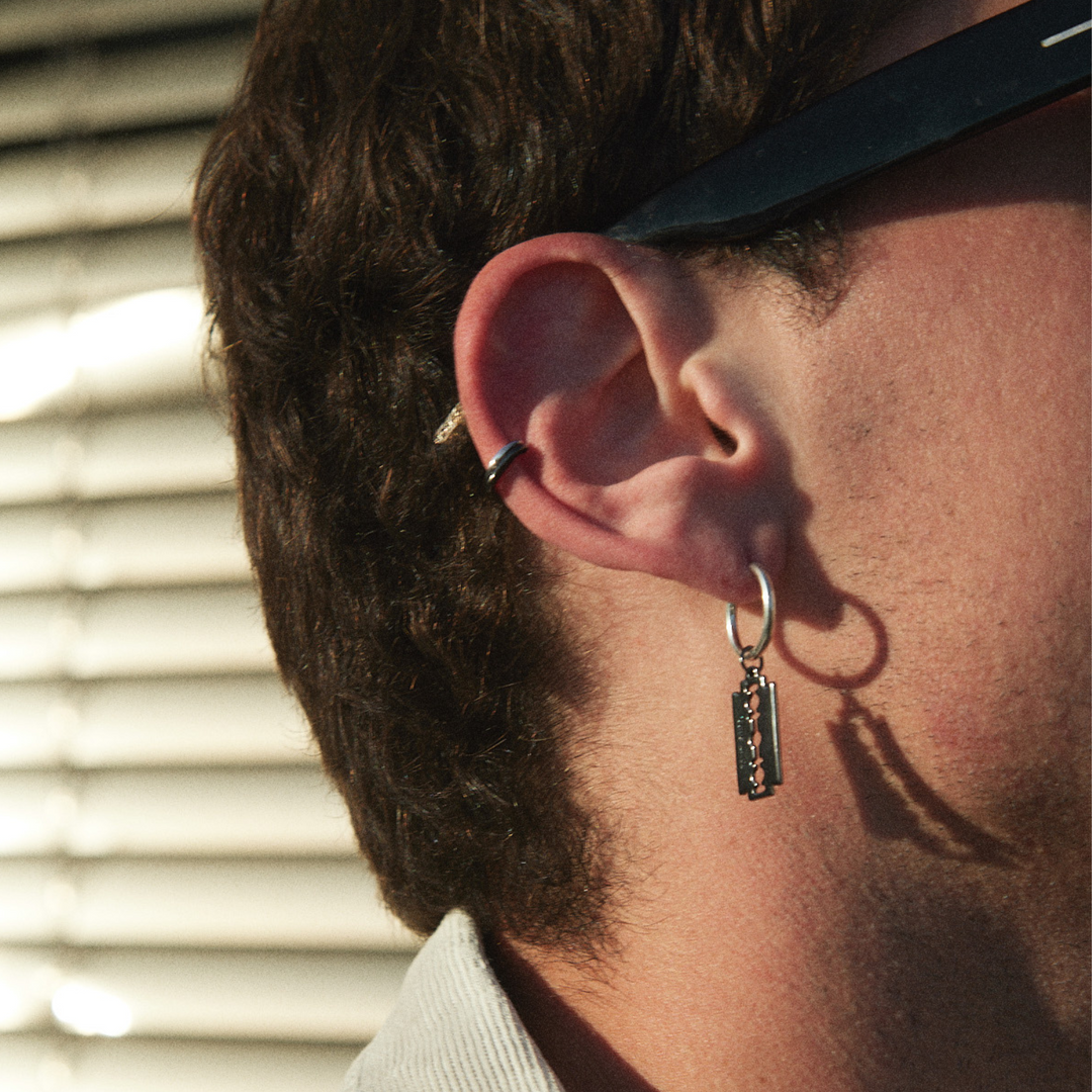 Ear Cuff Black Angle